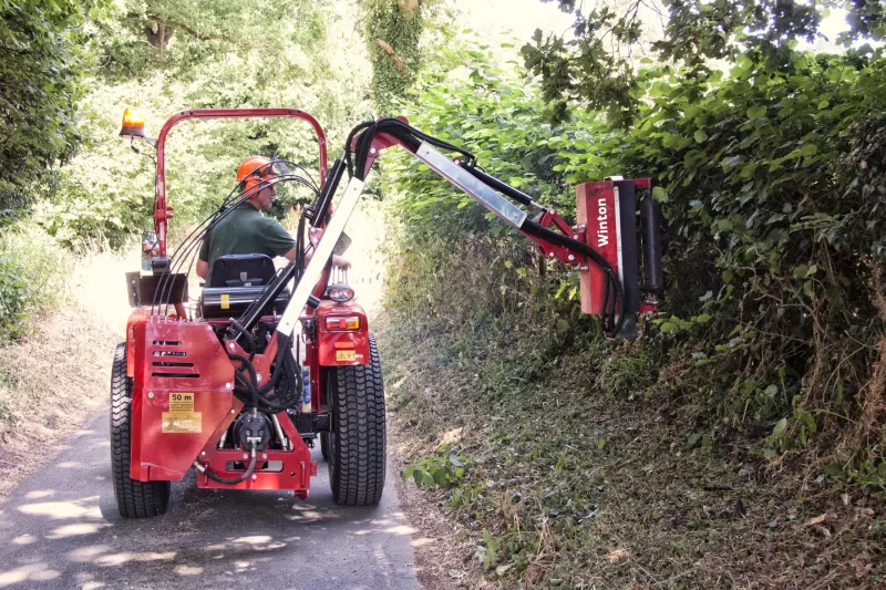 Winton 0.8m Flail Hedge Cutter With Wireless Control WAM080RC